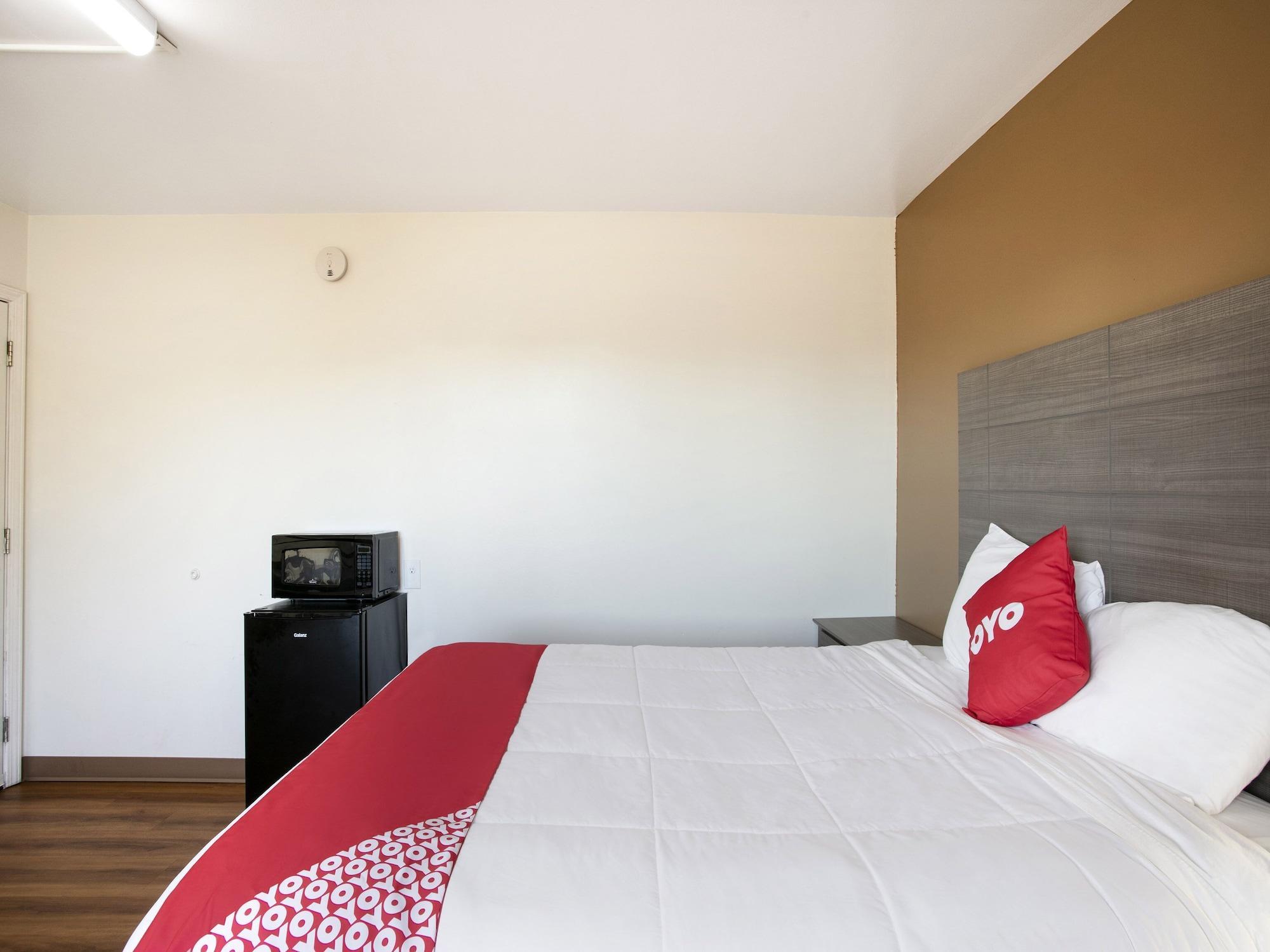 Oyo Hotel Kalama Екстериор снимка