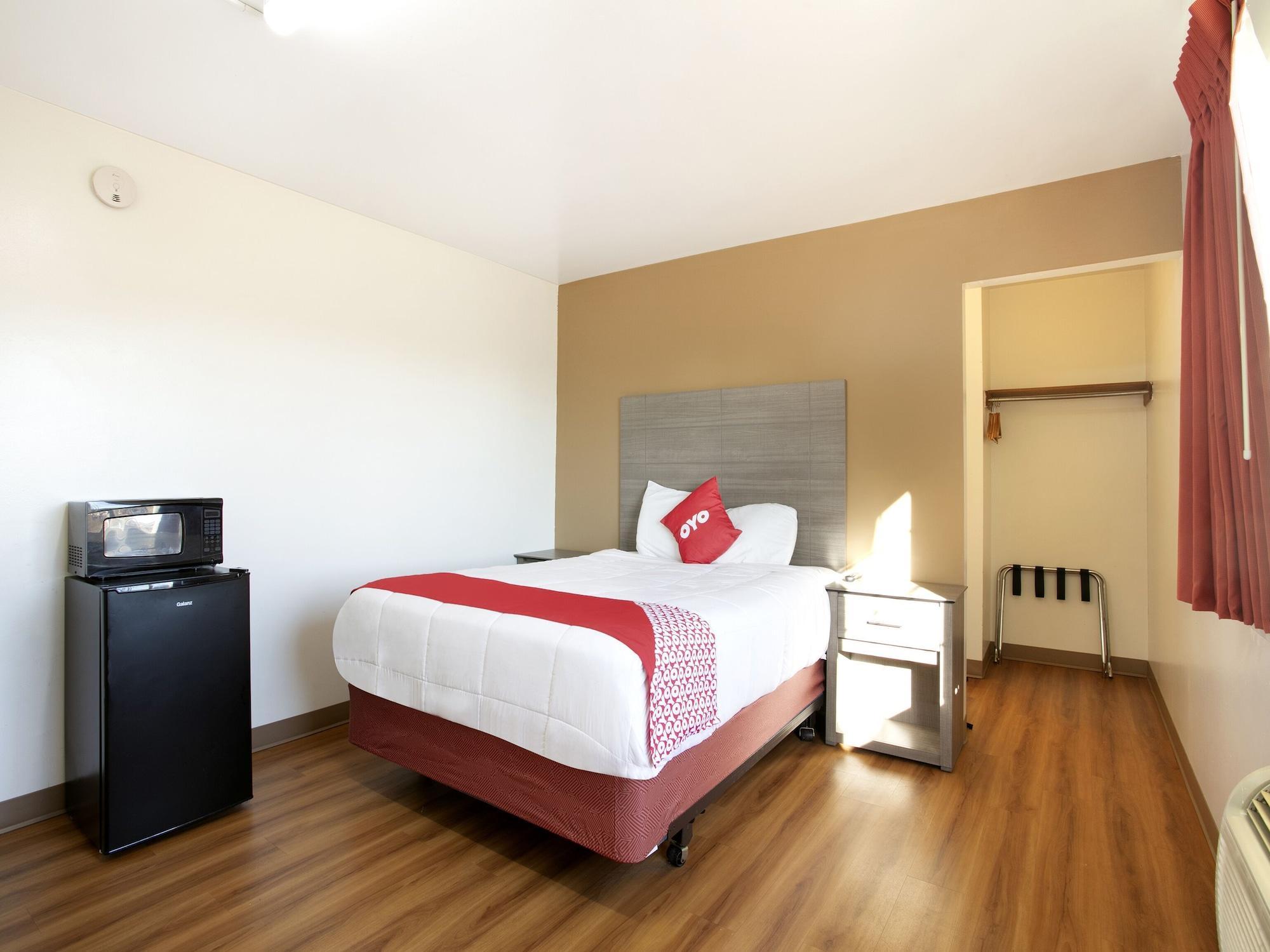 Oyo Hotel Kalama Екстериор снимка