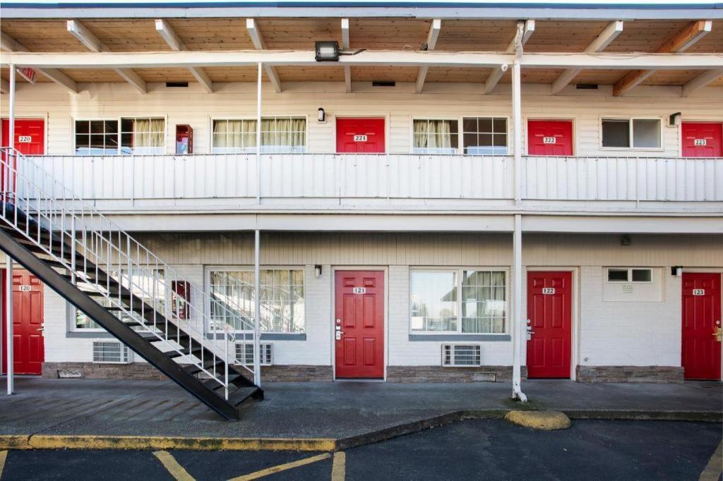 Oyo Hotel Kalama Екстериор снимка