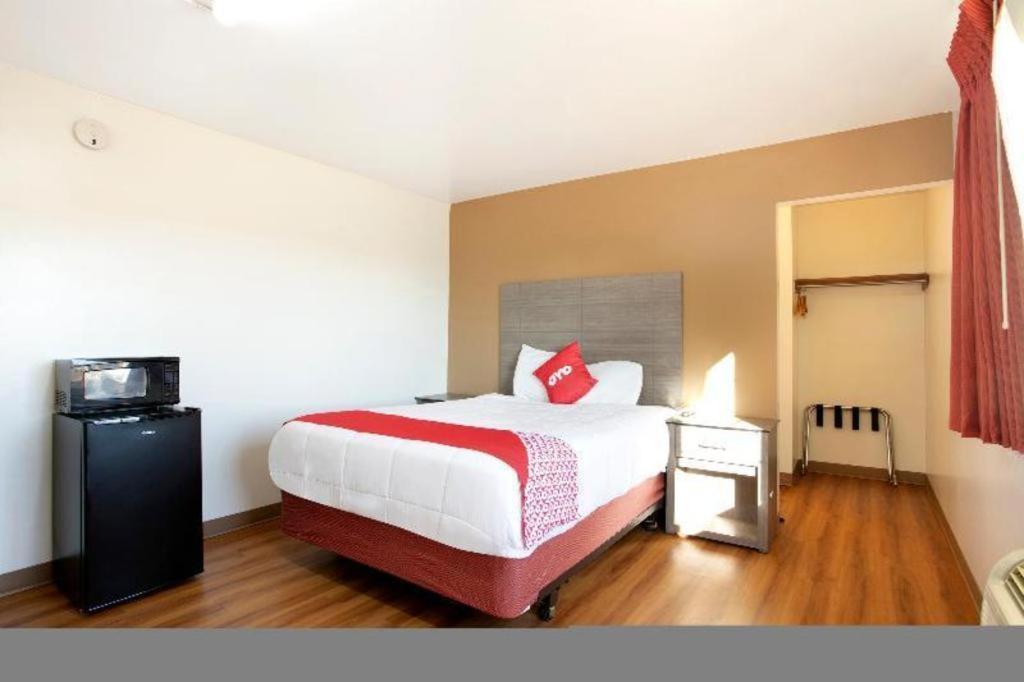 Oyo Hotel Kalama Екстериор снимка