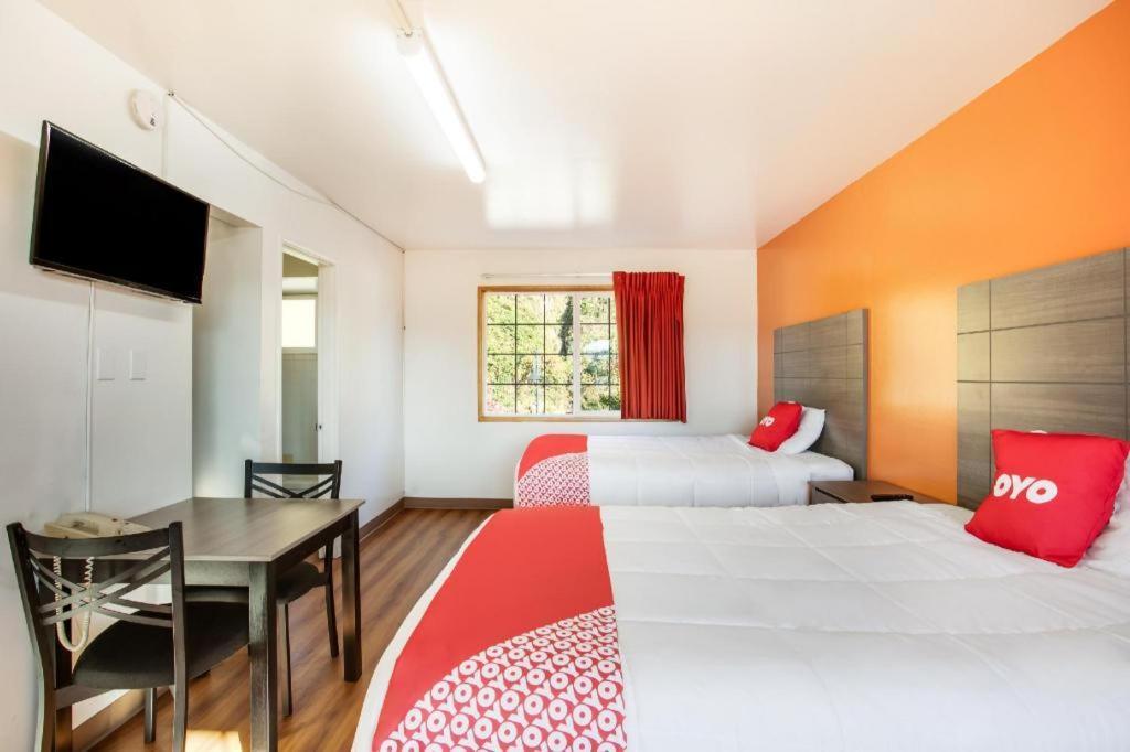 Oyo Hotel Kalama Екстериор снимка