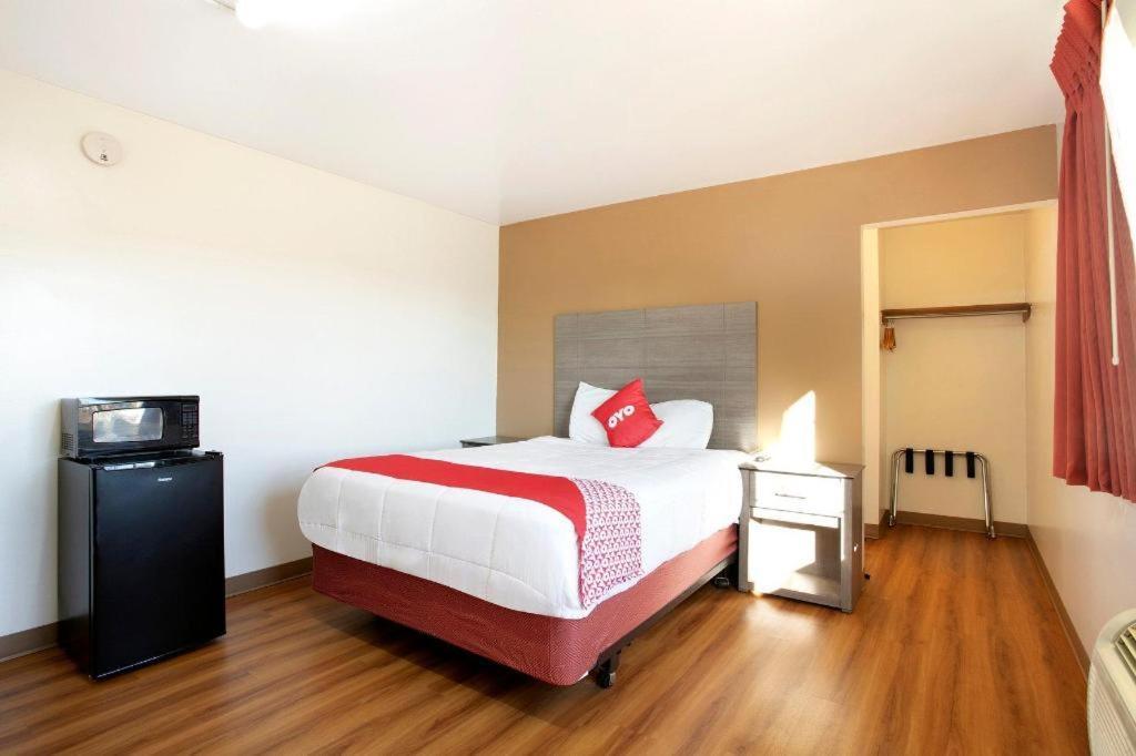 Oyo Hotel Kalama Екстериор снимка