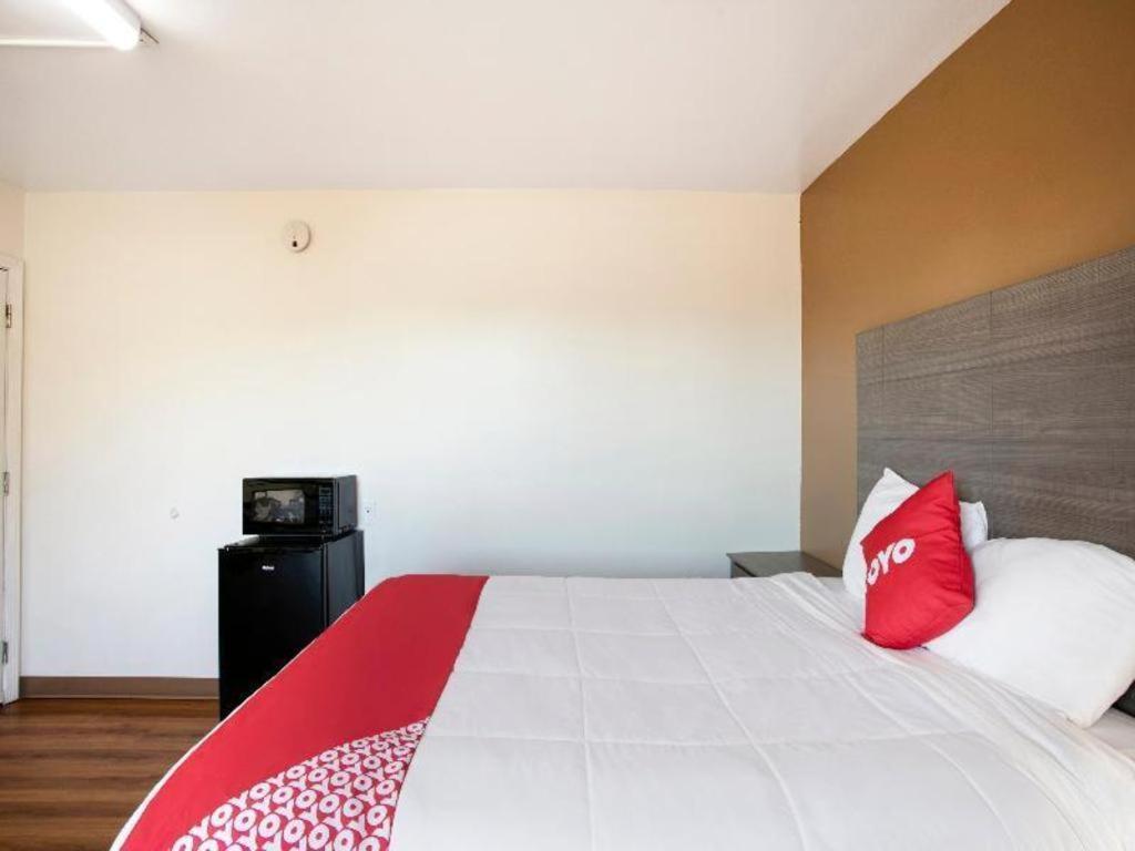 Oyo Hotel Kalama Екстериор снимка