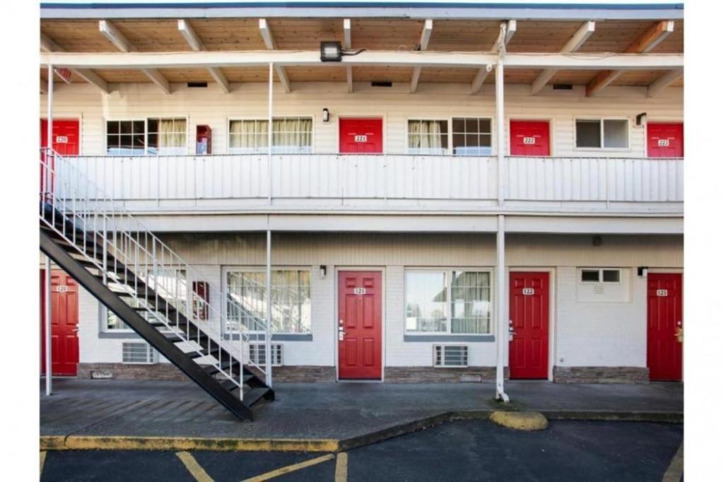 Oyo Hotel Kalama Екстериор снимка