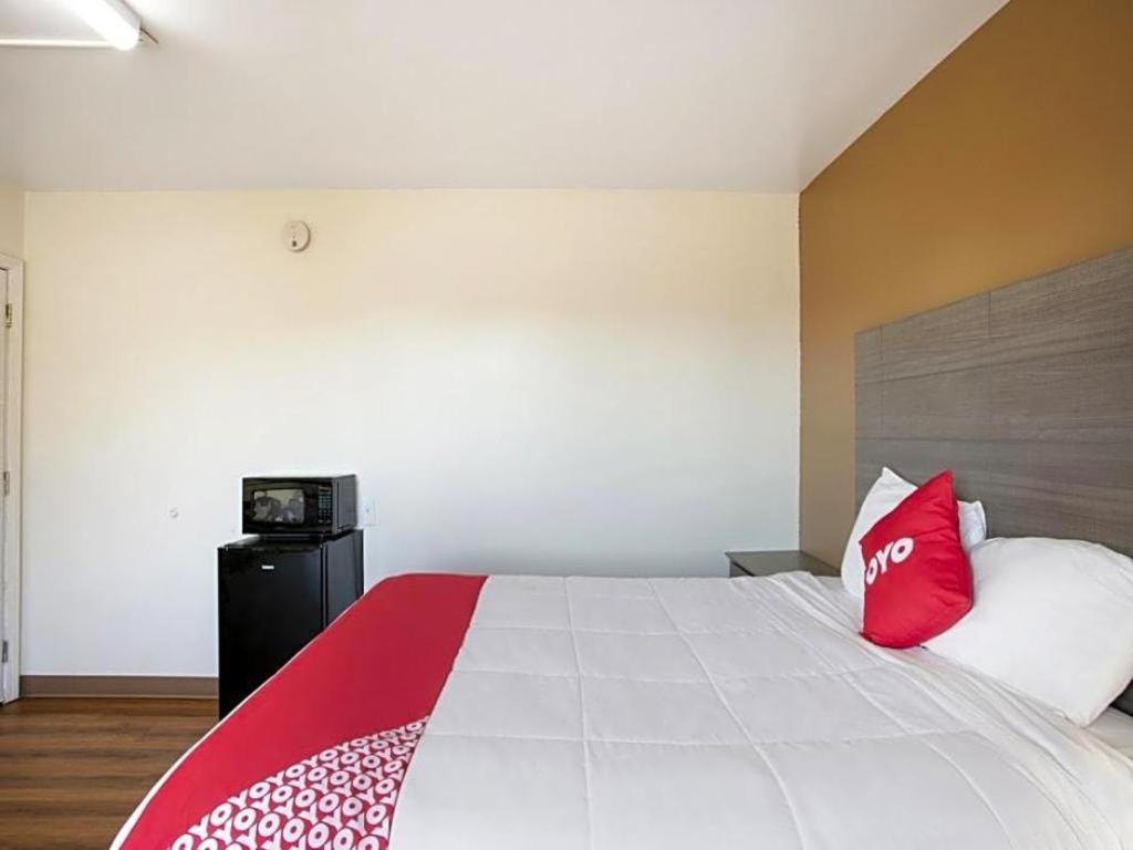 Oyo Hotel Kalama Екстериор снимка